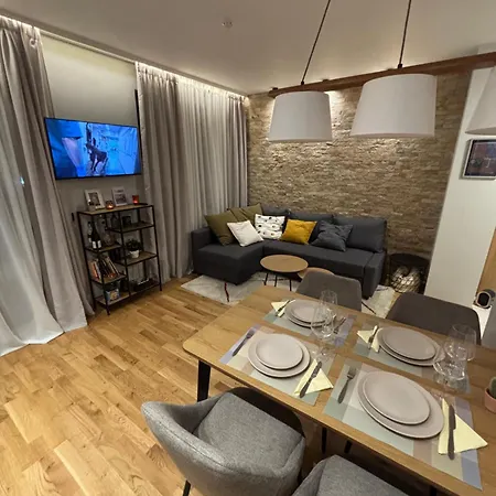Ski-in Flat Next To Road At Mountain View 公寓 *