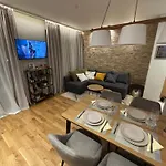 Ski-in Flat Next To Road At Mountain View 公寓 *