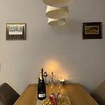 Ski-in Flat Next To Road At Mountain View Apartment *