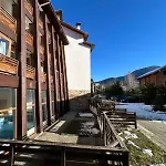 Apartment Ski-in Flat Next To Road At Mountain View *