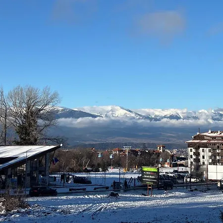 Ski-in Flat Next To Road At Mountain View *