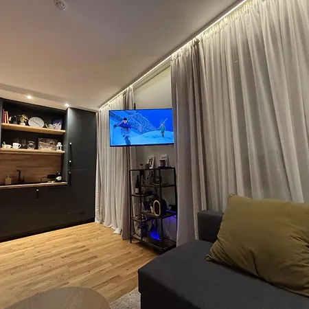 Ski-in Flat Next To Road At Mountain View