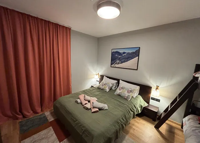 Ski-in Flat Next To Road At Mountain View * 班斯科