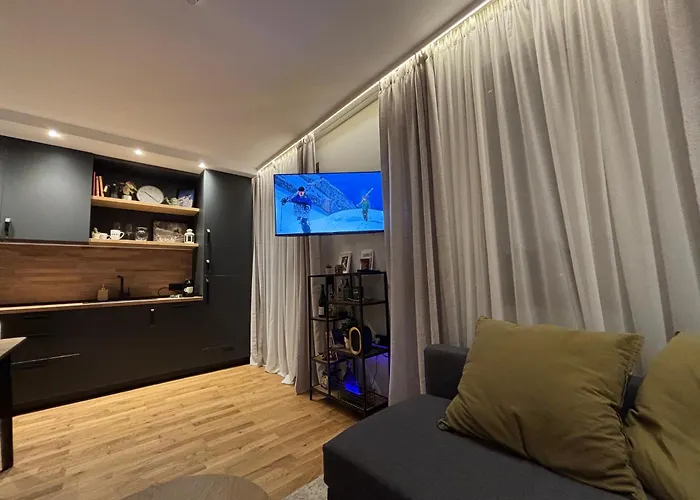 Ski-in Flat Next To Road At Mountain View